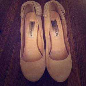 Steve Madden Nude Pumps
